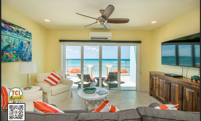 Cockburn Town Villa | Impresionante * LUJO * En Grand Turk !!! *** CORTESIA GEM COCHE *** 9 pasos a la playa!