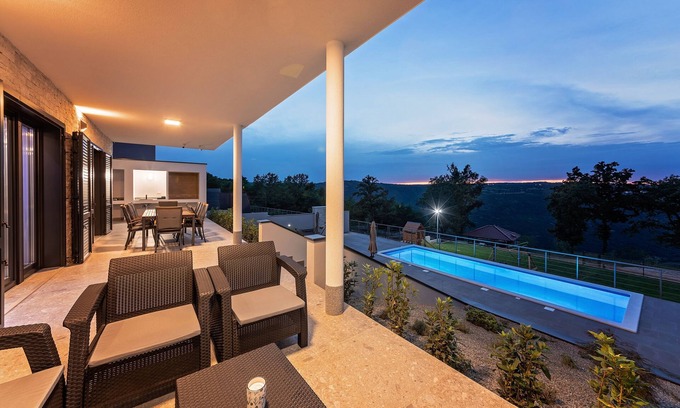 Sveta Nedelja Villa | Villa de lujo para 10 personas con una hermosa vista del paisaje.