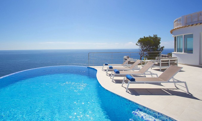 Cap de la Nau Villa | Villa de lujo frente al mar para 8 personas