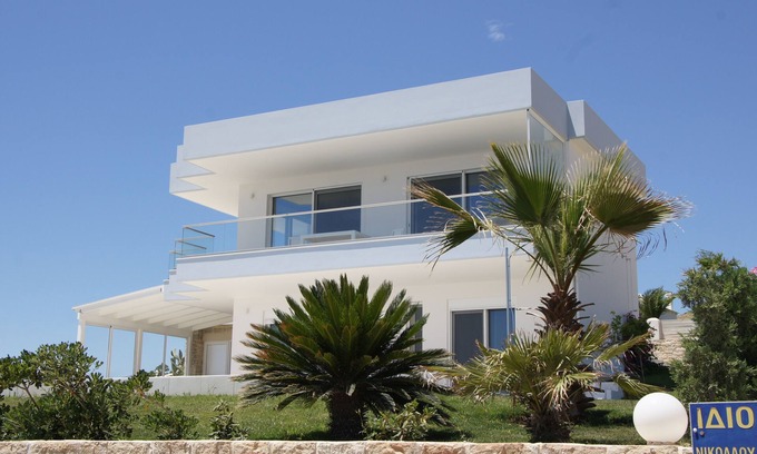 Kalamaki Villa | Villa de lujo con vistas al mar y a pocos pasos de la playa.