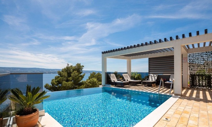 Stanici Villa | Villa de lujo en residencia vacacional con piscina climatizada, jacuzzi y barbacoa cerca de la playa en Stanici - Omis