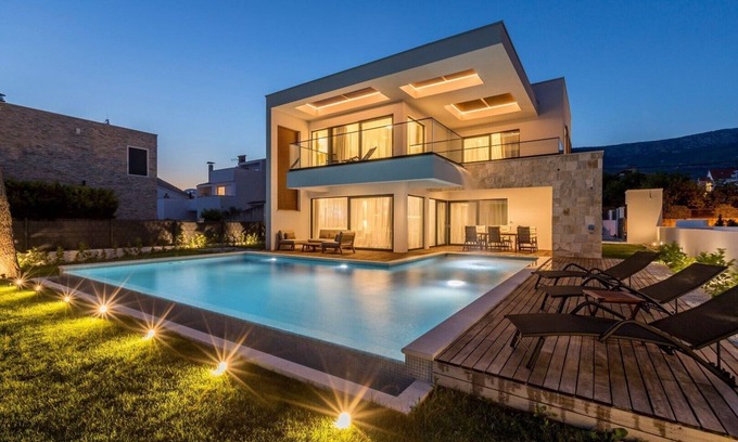 Kastela Villa | Villa Papillon Split de lujo con piscina privada en Split