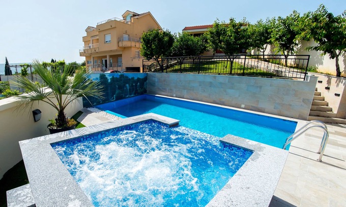 Blagaj Villa | Villa de lujo con vistas a viñedos y piscina.