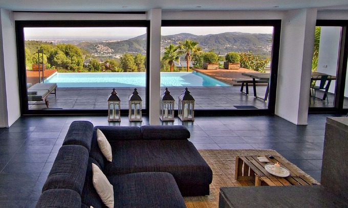 Fontpineda Casa | Luxury Villa in Barcelona with Private Pool