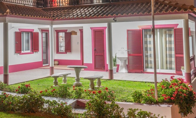 Ponta Delgada Villa | VILLA DE LUJO en Ponta Delgada, São Miguel hasta 16 pax con vista al mar