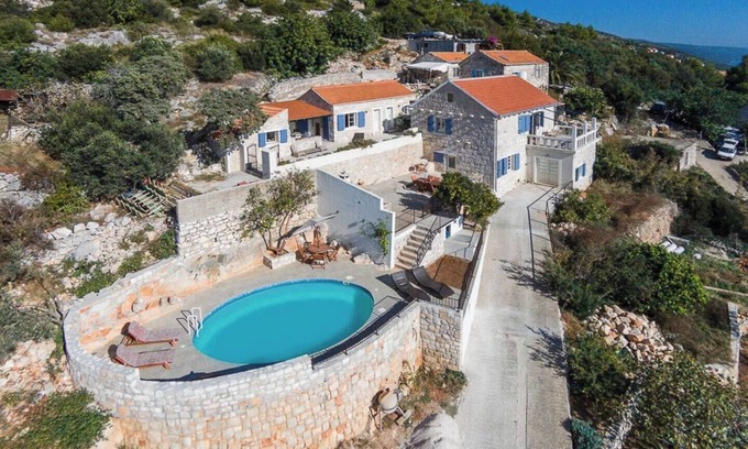 Zavala Villa | Luxury Villa in Zavala w/pool