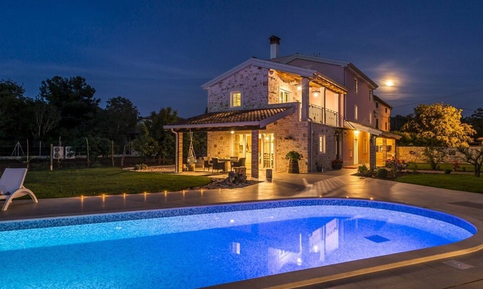 Babici Villa | Luxury Villa Lemaliante with Pool, Sauna and Whirlpool