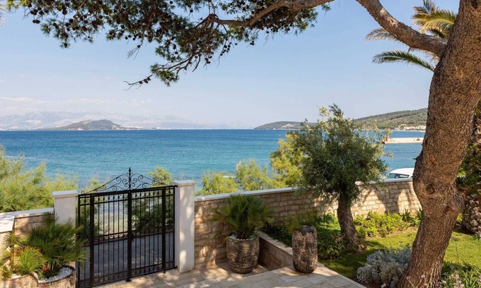 Slatine Villa | Luxury Villa Momento with Pool