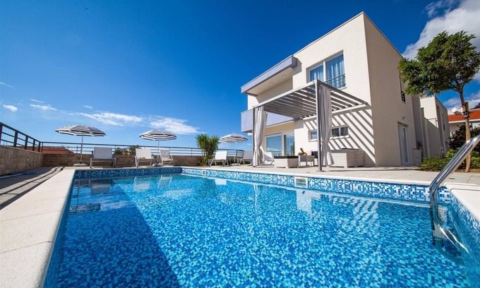 Veliko Brdo Villa | Luxury Villa Red Silk with Heated Pool