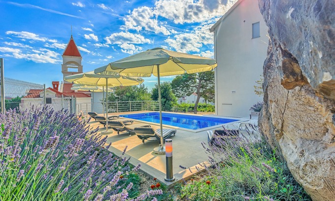 Strozanac Villa | Villa Rock - instalación de lujo en Podstrana cerca de Split