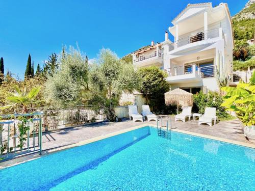 Perigiali Villa | Luxury Villa San George with private pool by DadoVillas