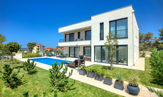 Brodarica Villa | Luxury Villa Touch of Art with Pool