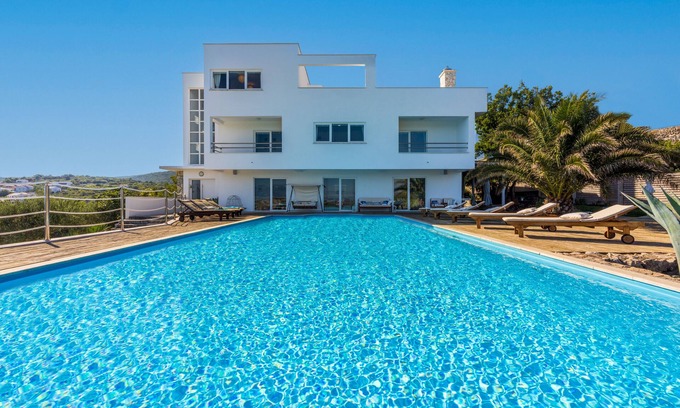 Vrbnik Villa | Villa de lujo 5 * / piscina grande / cancha de tenis / increíble vista al mar / conserje