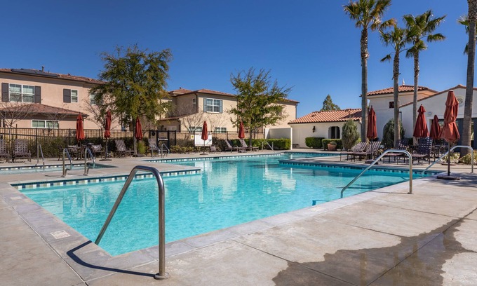 Santa Clarita Villa | Luxury Villa w/ Cmty. Pool/Spa (by Goode.Homes)