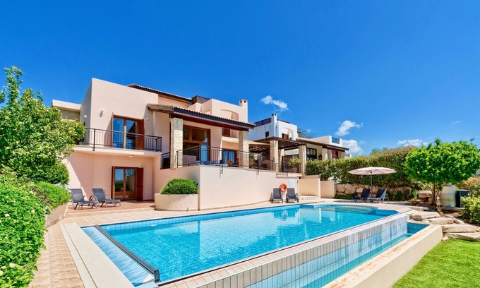 Aphrodite Hills Villa | Villa de Lujo Con 10x5 metros piscina de borde infinito privada