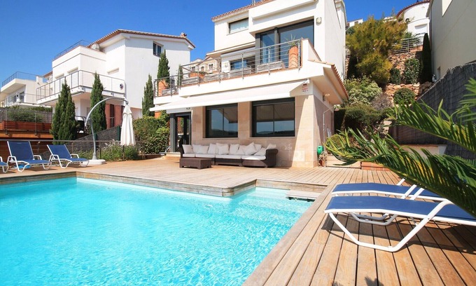 L'Escala Villa | Villa de lujo con increíbles vistas al mar