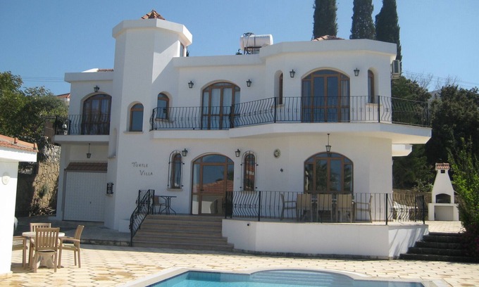 Kyrenia Villa | Villa de lujo con gran piscina privada y jardín paisajístico, wifi gratuito