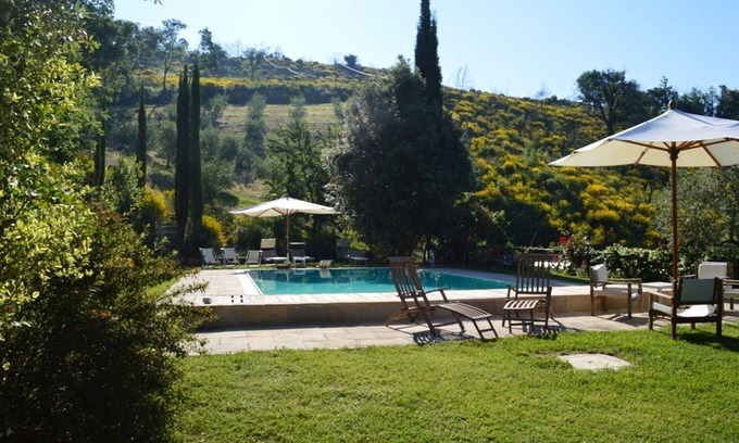 Montelovesco Villa | Villa de lujo con gran piscina y espectaculares vistas a la montaña.