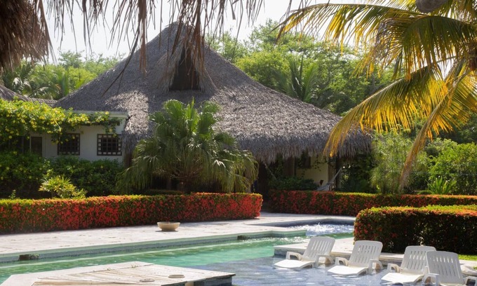 Monterrico Chalet De Esquí | Chalet de lujo con piscina, Chambalacas Los Cocos