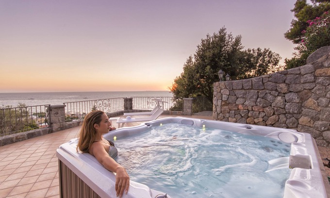 Forio Villa | Villa de lujo con tubos panorámicos en Ischia, cerca de la costa de Amalfi