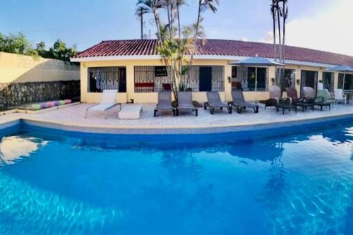 Guayacanes Apartamento | Luxury villa with pool and close to the beach