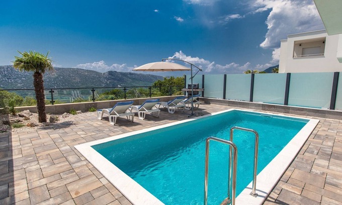 Grizane Casa | Villa de lujo con piscina privada y vistas al mar