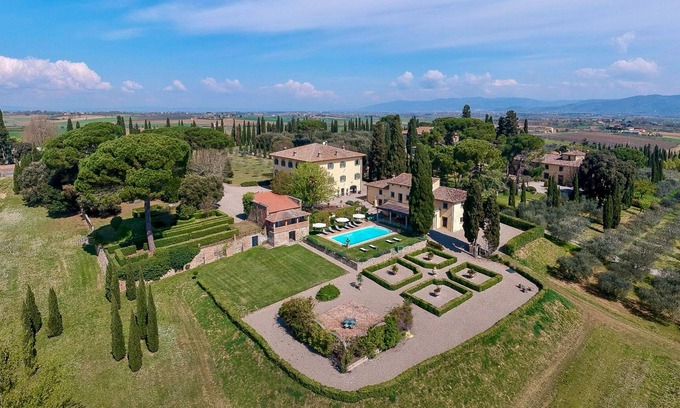 Cortona Villa | Villa de lujo con piscina privada y vistas impresionantes a las colinas toscanas