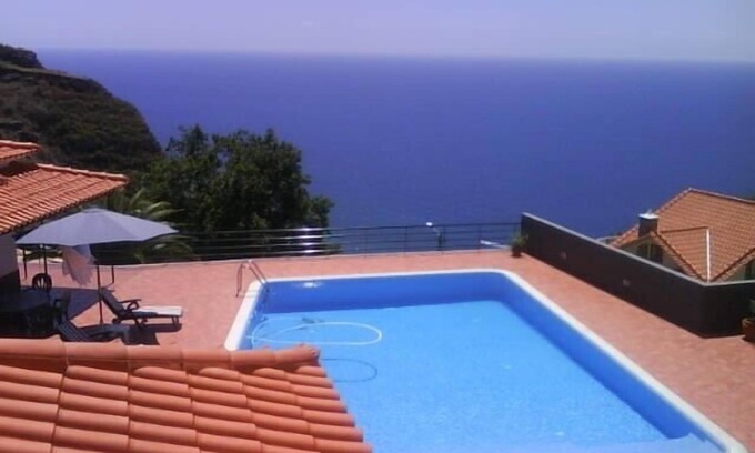 Calheta Villa | Villa de lujo con piscina privada climatizada y vistas al mar y a la montaña