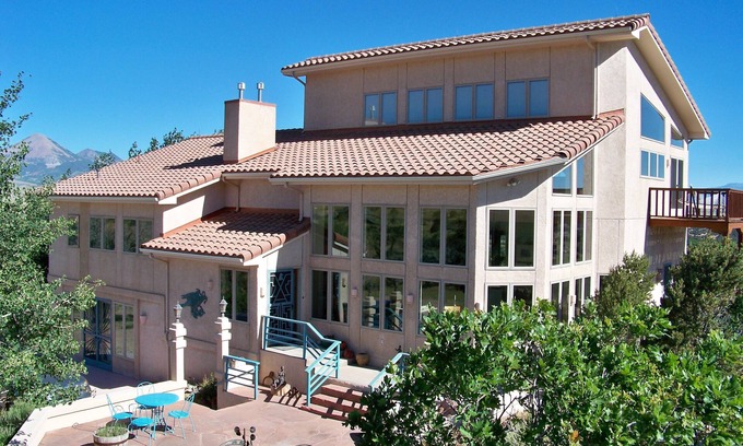 La Veta Villa | Villa de lujo con vistas majestuosas Montañas de Colorado en todas direcciones