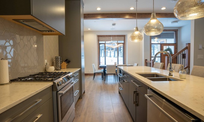 Sundance Estates Casa | Luxury Village Retreat - Steps from the Village