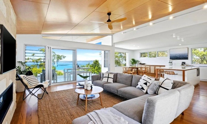 Killcare Heights Casa | Luxury Villas Ocean Breeze at Killcare (Walk to the beach)