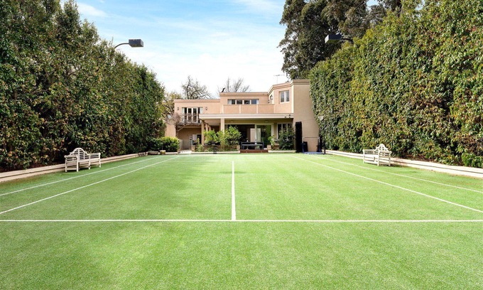 Prahran Casa | Luxury Villas Wynnstay House (Solar Heated Pool)