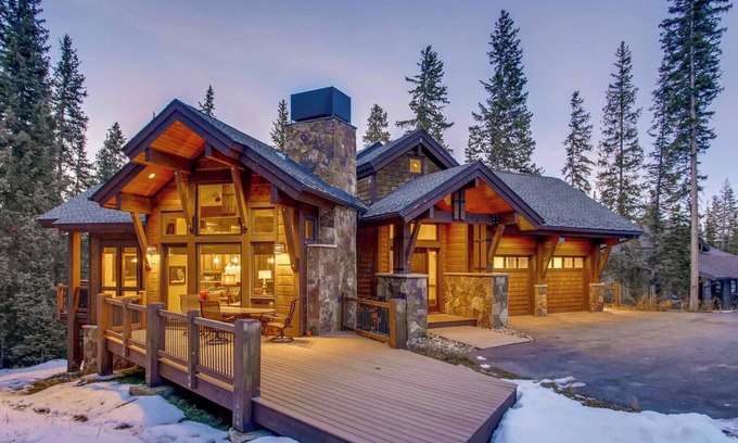 Boulder Ridge Casa | Luxury W/Mountain Views + Hot Tub + Close to skiing - Rocky Mountain Lodge