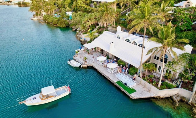 Flatt's Village Casa | Luxury Waterfront Home on Harrington Sound in Smith's Parish