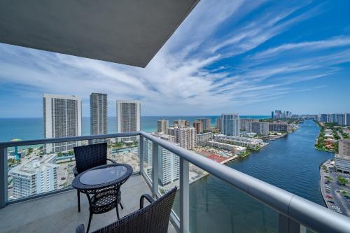 Hallandale Beach Apartamento | Luxury Waterfront Suite with Great Views