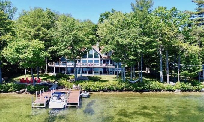 Moultonborough Casa | Luxury Waterfront Home in Windermere Estates