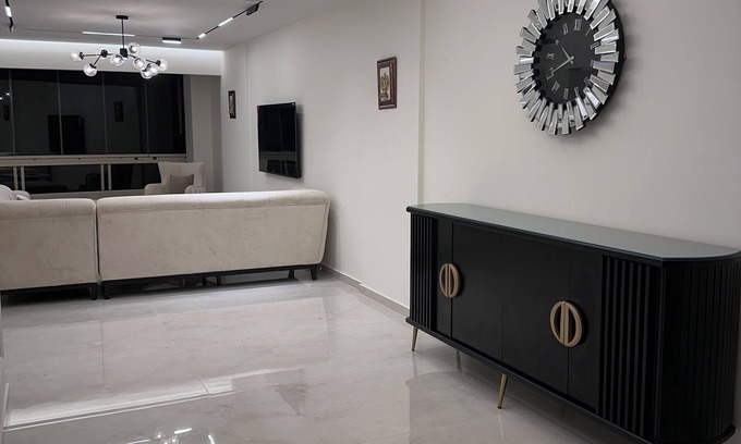 Jnah Apartamento | Luxury waterfront 3 bedroom apartment with AC, WiFi in Beirut - Jnah.