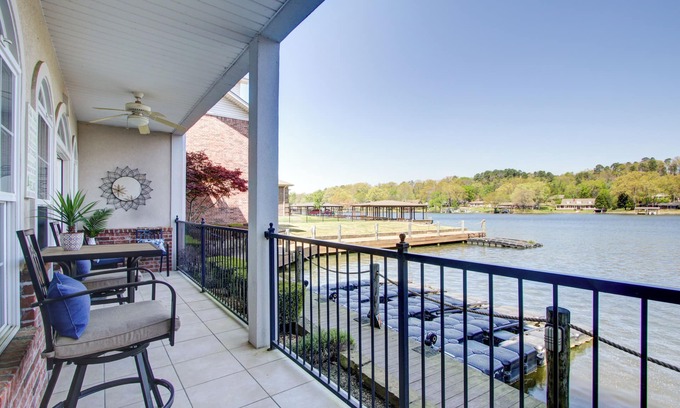 Lakeland Condominio | Luxury WATERFRONT Condo on Lake Hamilton w /1-Car Garage. Min 30 day rental.