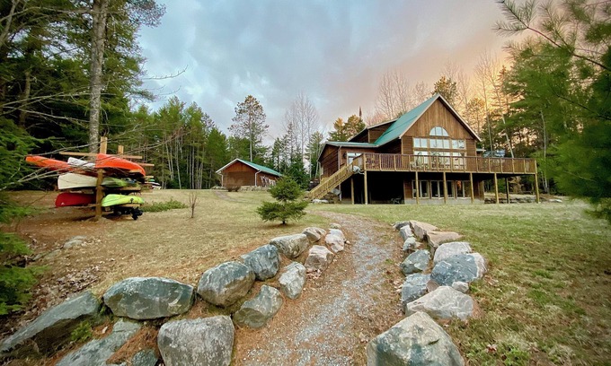 Brudenell Casa | Luxury Waterfront Retreat, 4-bedrooms + bunkie and private dock, AC and Wifi