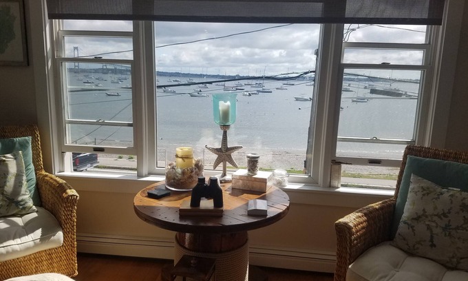 Jamestown Condominio | Luxury waterfront condo with spectacular views.