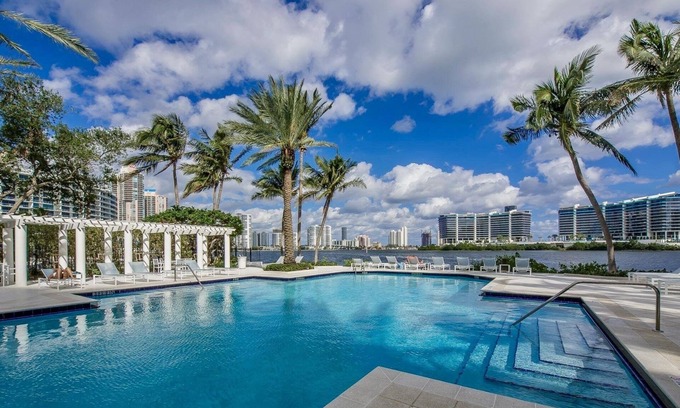 Aventura Condominio | Luxury Waterfront Condo with Resort Amenities!