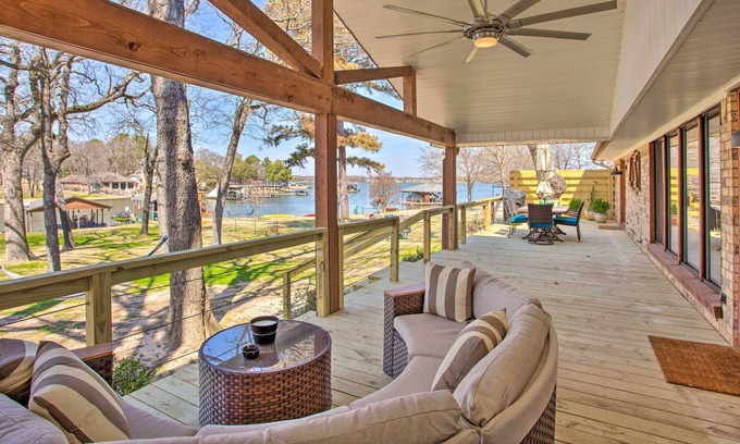 Star Harbor Casa | Luxury Waterfront Getaway on Cedar Creek Lake