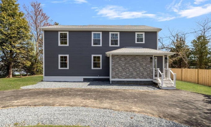 Portsmouth Casa | Luxury Waterfront House in Portsmouth, RI with Direct Beach Access