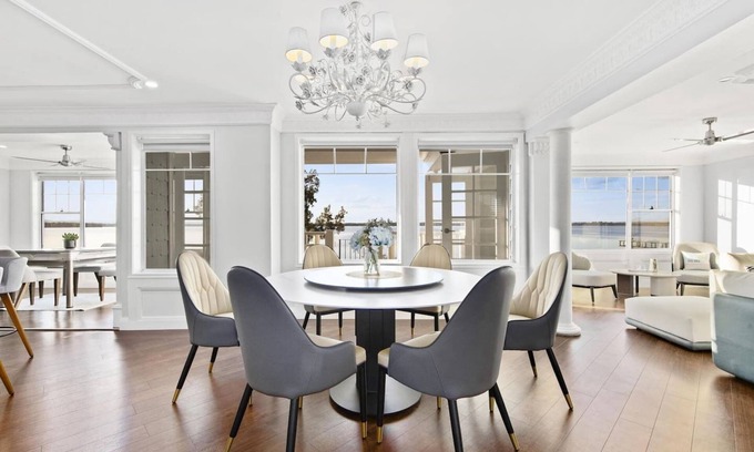 Toukley Casa | Luxury Waterfront Holiday Home