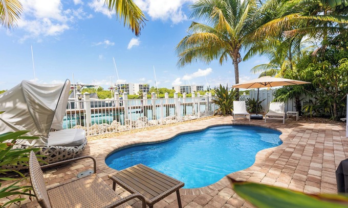 Marathon Casa | Luxury waterfront Home, Pool, Boat Slip, Bikes, Discounts Available thru Jan 31