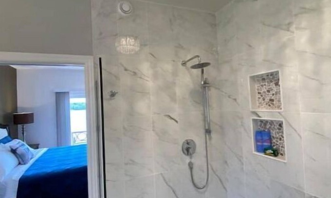 Amherstview Casa | Luxury Waterfront Kingston