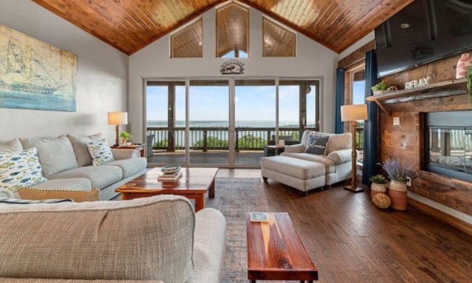 Pottsboro Casa | Luxury Waterfront Lakehouse on Texoma!