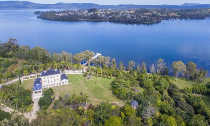 Wallis Lake Casa | Luxury Waterfront property on Wallis Private Island Forster w/ fishing, hiking