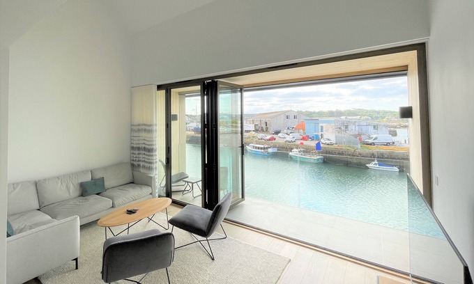 Hayle Casa | Luxury Waterfront Townhouse