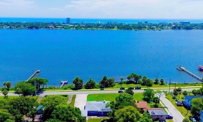 Holly Hill Casa | Luxury Waterfront Retreat near Daytona Beach